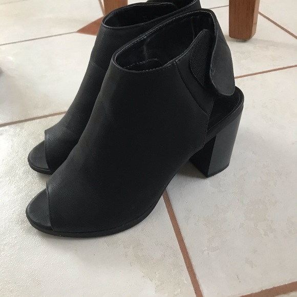 Call it spring peep toe booties (6.5) - Picture 3 of 7